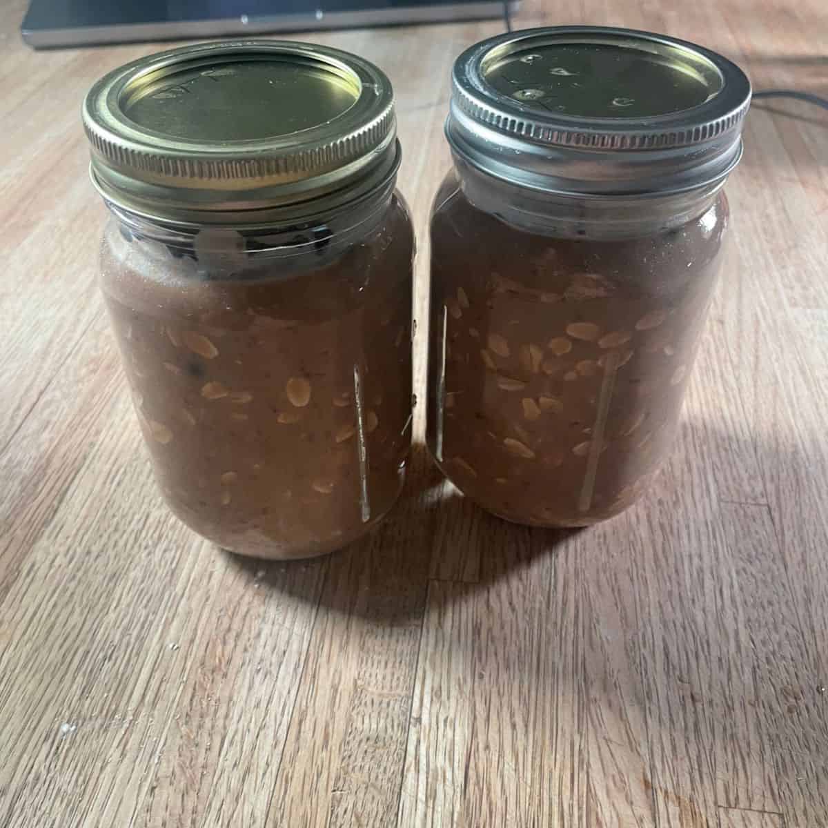 2 glass jar with oatmeal mixture ready to be refrigerate for an awesome overnight oatmeal